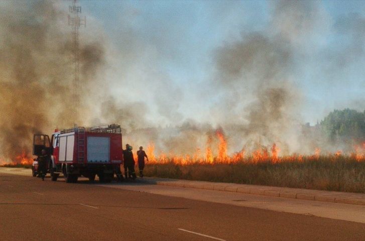  El PSOE asegura que el incendio de un solar en Pinilla es fruto "del abandono de muchos terrenos en la ciudad" 