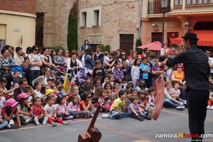  El Festival de Títeres y Marionetas comienza a repartir ilusión entre los más pequeños 