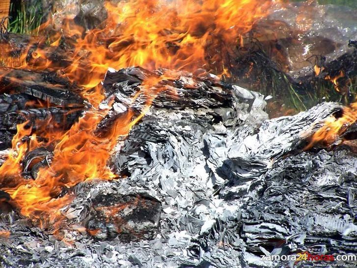  La Junta pide un cuidado extremo ante el fuerte viento que podría propagar rápidamente los incendios forestales 