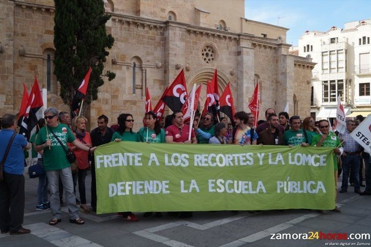  Exigen que se repongan los presupuestos en becas y se elimine la tasa de reposición del profesorado 