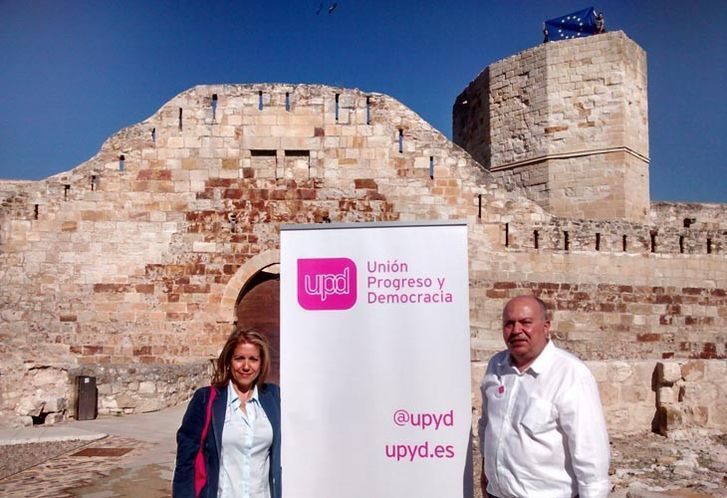  UPyD celebra el Día de Europa desplegando la bandera europea que les acompañará en la campaña 