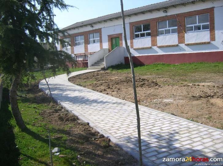  Terminan el acondicionamiento de la zona de las escuelas de Mayalde 