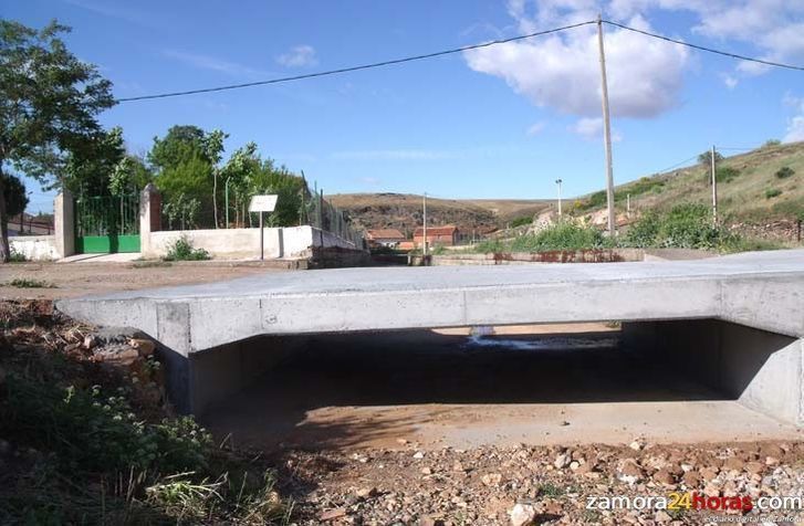  Terminan el paso sobre el arroyo del Roble de San Pedro de la Nave 