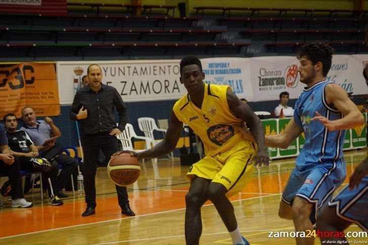  El Embutidos Ballesteros planta cara pero pierde ante Estudiantes de Lugo (72-84) 