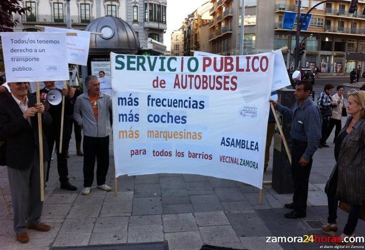  Salen a la calle para demandar mejoras en el servicio público de autobuses 