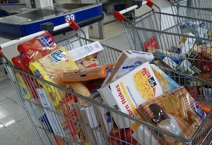  Las familias moderan la cantidad y calidad de sus compras en alimentación 