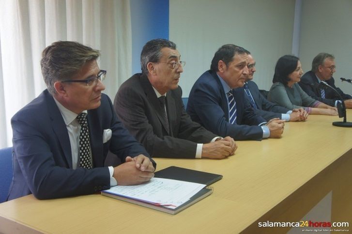  Sáez Aguado presenta a Rafael López como gerente del Clínico Universitario de Salamanca 