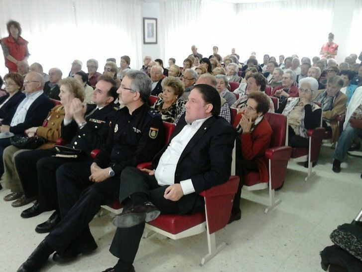  La Policía Nacional aconseja a las personas mayores sobre medidas de prevención ante situaciones de riesgo 