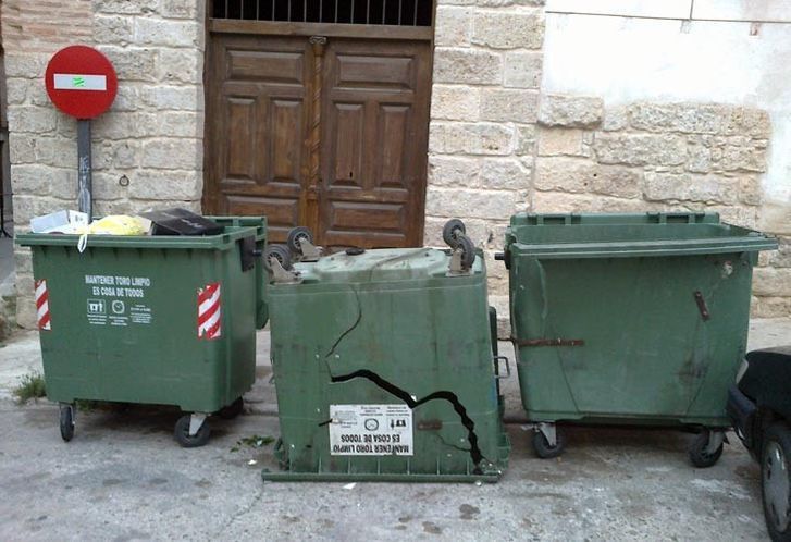  Los socialistas exigen al alcalde de Toro que sustituya los contenedores de basura por estar "destrozados" 