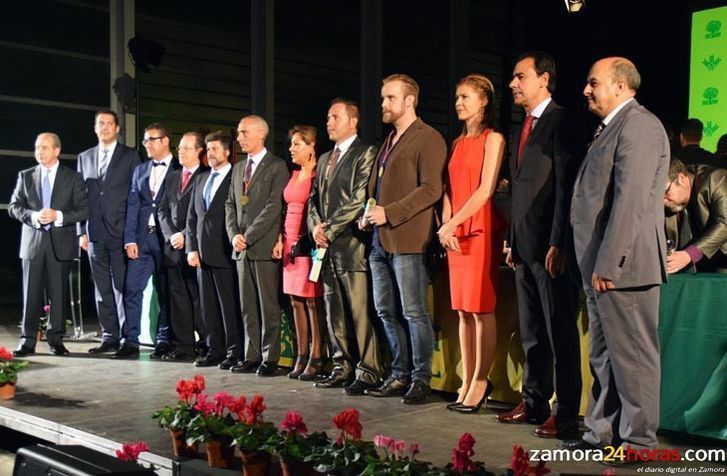  Casi mil personas asisten a la entrega de los Premios de la Fundación Científica Caja Rural de Zamora 2014 