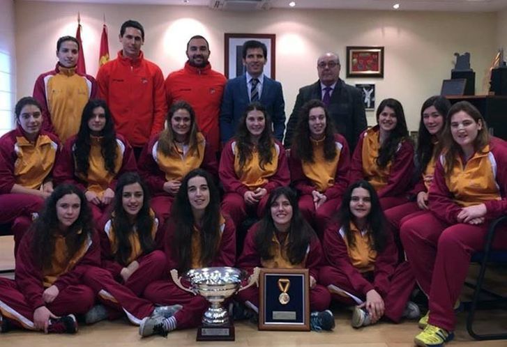  La selección juvenil femenina, recibida en la Dirección General de Deportes de la Junta 