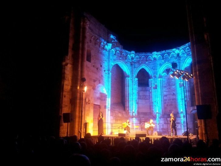  La magia lánguida de las raíces portuguesas llenó anoche Zamora de fados 