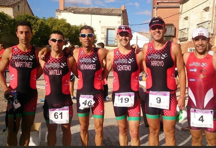  El Triatlón Zamora finaliza la temporada de triatlones en Gijón 