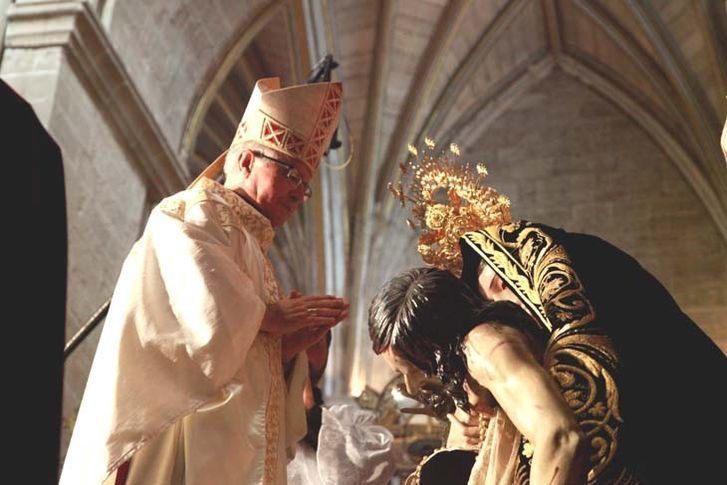  Cientos de devotos presencian en la Catedral de Zamora la coronación canónica de Nuestra Madre de las Angustias 