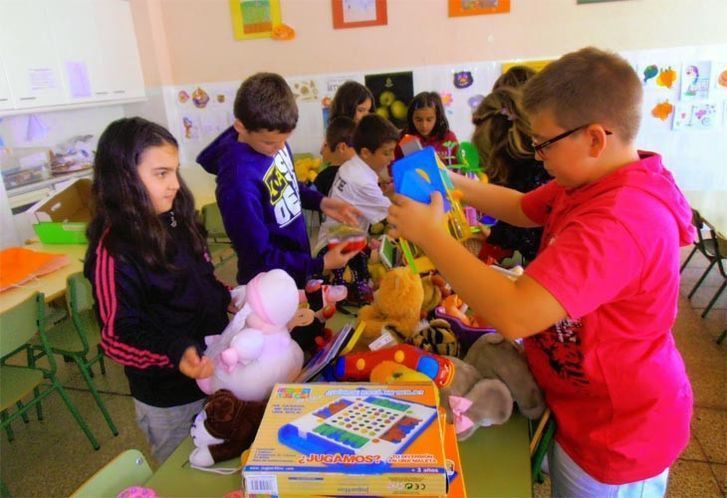  El Colegio Luis Casado de Corrales colabora con Stop Sanfilippo con un mercadillo solidario 