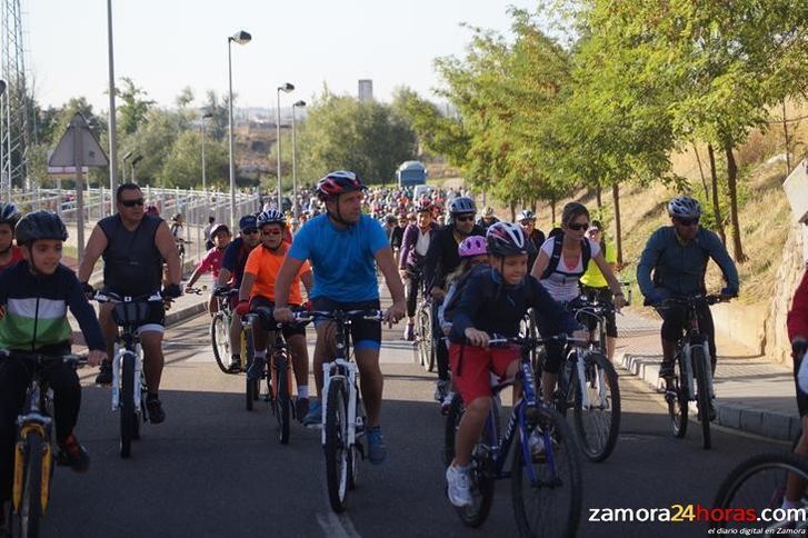  Cerca de 2.000 zamoranos toman la capital con sus bicis 