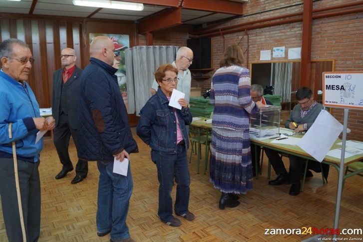  La participación a las 18.00 horas es un cuatro por ciento menor que en 2009 