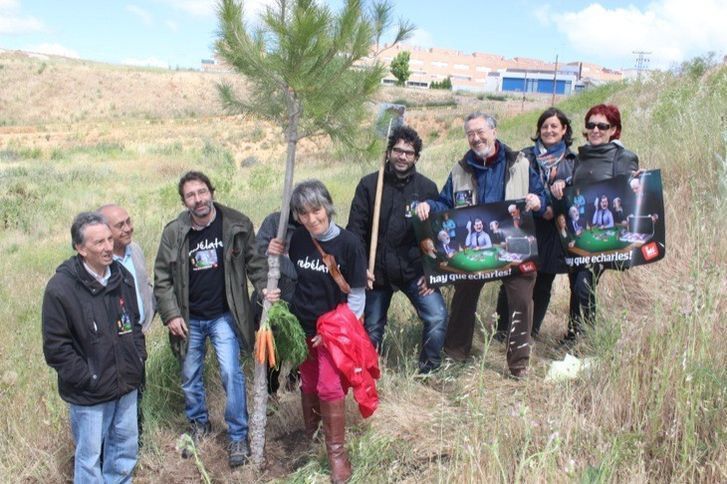  IU termina la campaña criticando el despilfarro de fondos europeos 