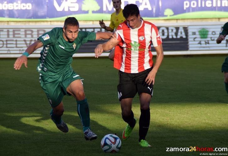  El Zamora vuelve a perder a balón parado ante un práctico Murcia 