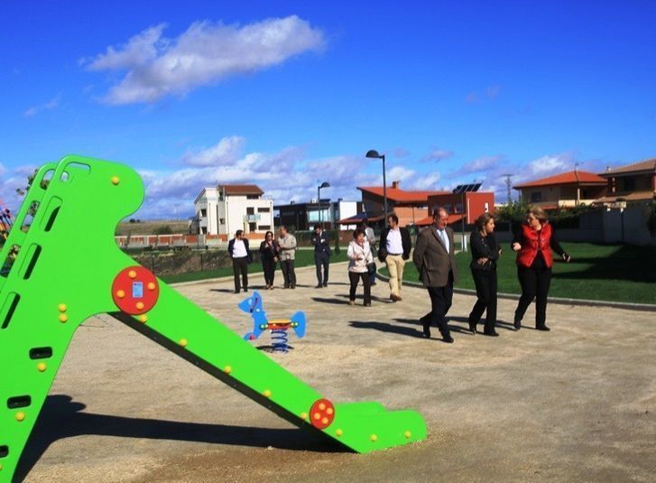  El Ayuntamiento acondiciona el mirador de San Isidro con un nuevo parque 