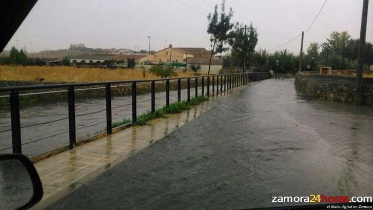  La lluvia hace estragos en la capital 