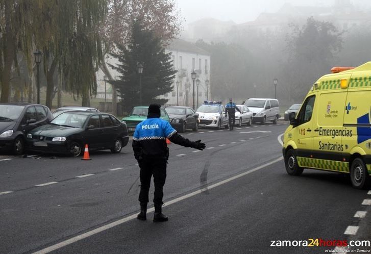  Un herido en una colisión entre dos turismos debajo del Parque de San Martín 