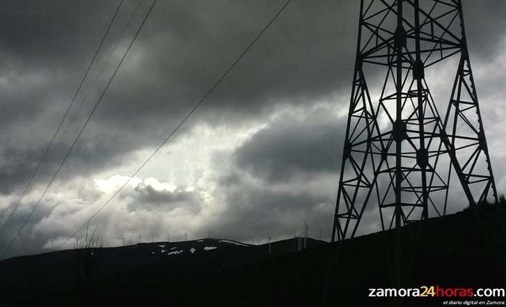  La luz ha subido un 19% desde enero, una media de trece euros al mes 