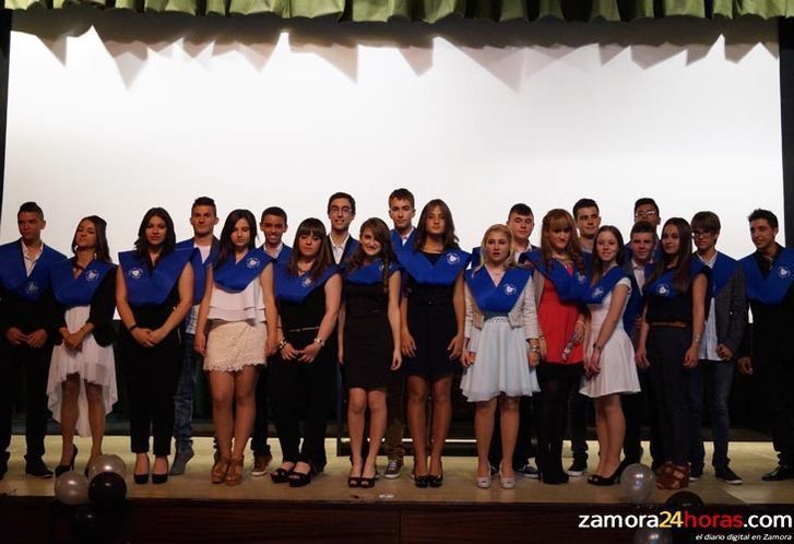  Los alumnos del Colegio Santísima Trinidad celebran el cierre de ciclo de la ESO 