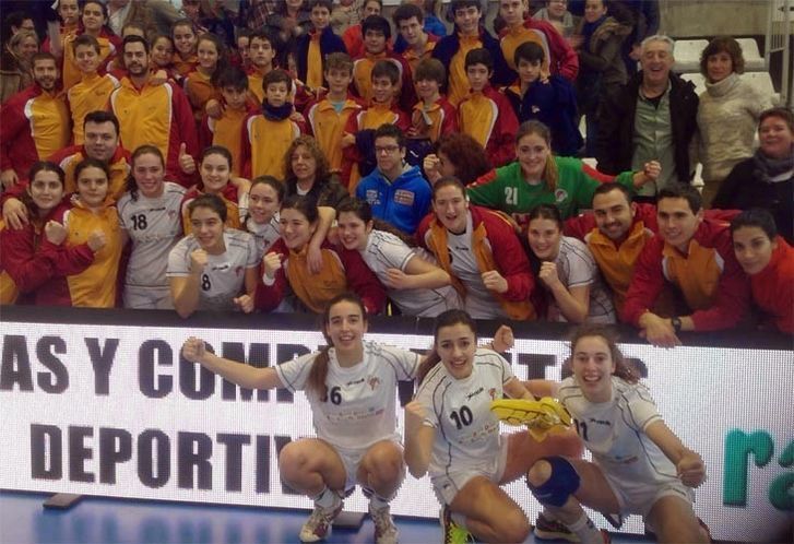  Leo Álvarez, segundo técnico del MMT, dirige a Castilla y León al título nacional 