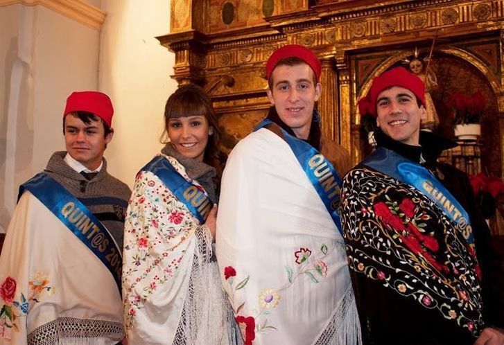  Los quintos de Torres del Carrizal y Cerecinos disfrutan de la festividad de San Antón 