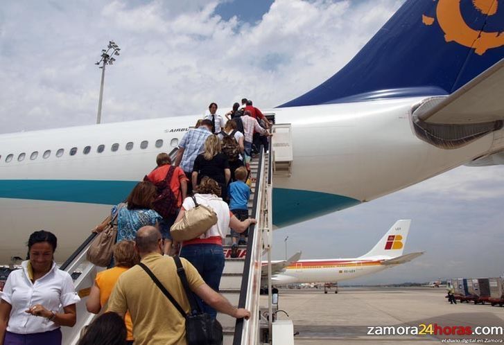  El 78 % de los españoles realiza una media de dos viajes al año 