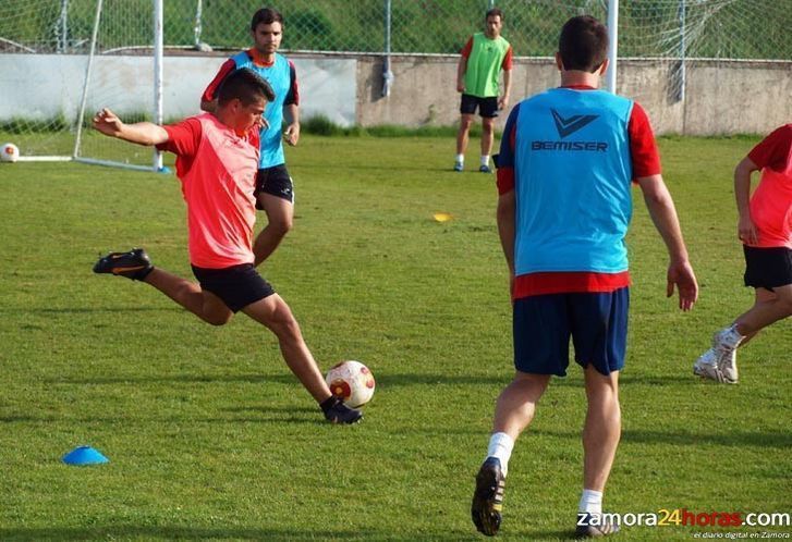  Tres cadetes y dos juveniles provinciales entrenan con la primera plantilla del Zamora 