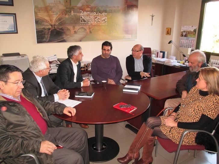  José Luis Gómez muestra su apoyo a la labor social y educativa del Centro Menesiano Zamora Joven 