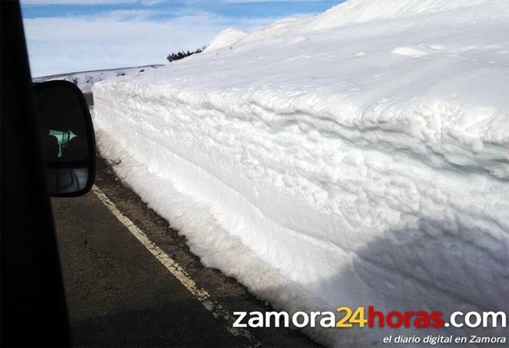  La Junta renueva el asfalto de la carretera a la Laguna de los Peces a partir de este lunes 