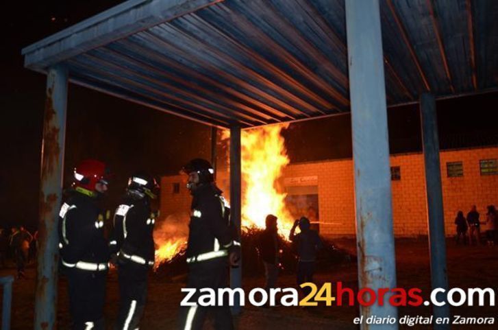  El barrio de San Francisco de Puebla congrega a cientos de vecinos para celebrar Las Candelas 