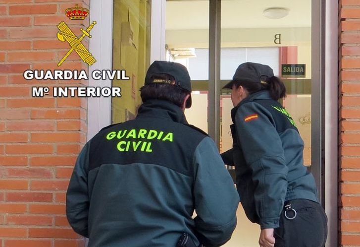  La Guardia Civil auxilia a un hombre de 84 años dentro de su domicilio en la comarca de Benavente 