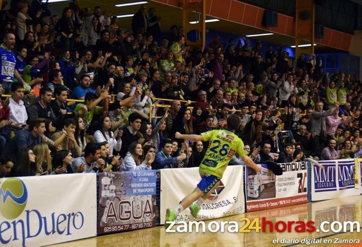  La afición respondió durante todo el duelo y levantó al equipo tras la derrota 