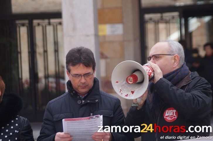  Los sindicatos lamentan que la negociación colectiva "avanza muy lentamente" 