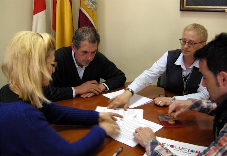  El Ayuntamiento de Benavente firma sendos convenios con Cáritas y Cruz Roja 