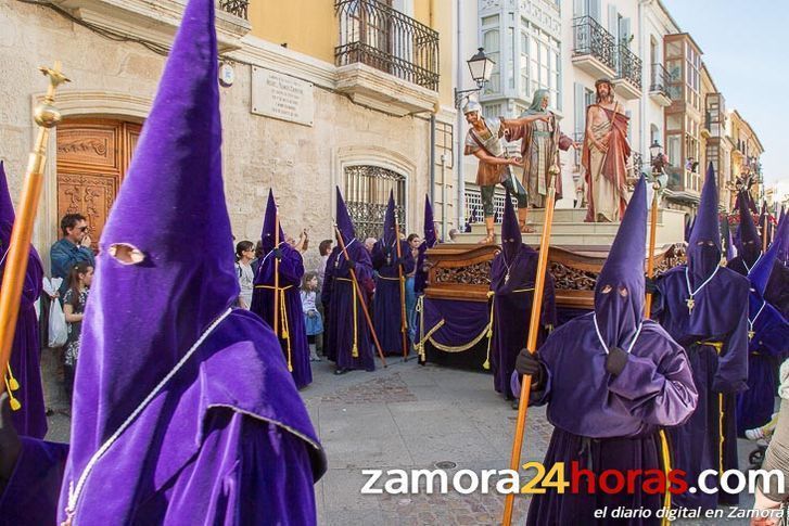  La Vera Cruz dibuja el caminar de Cristo hacia su destino 