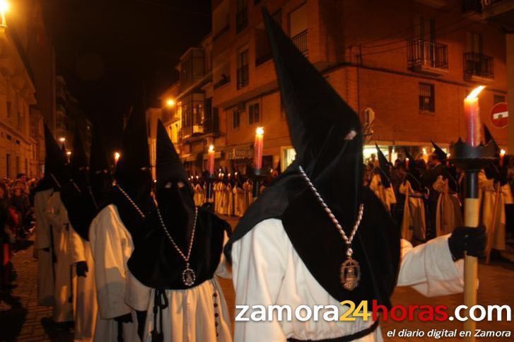  Viernes Santo: Cofradía de Nuestra Madre de las Angustias 