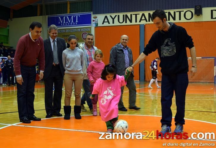  Aroha, la niña con síndrome de Rett, tendrá la silla de ruedas que necesitaba 