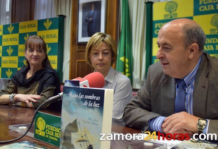  'Bajo las sombras de la luz', una novela histórica y amena escrita por dos autoras zamoranas 