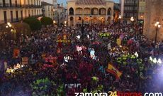  Ríos de color inundan la ciudad en el inicio de las Ferias y Fiestas de San Pedro 