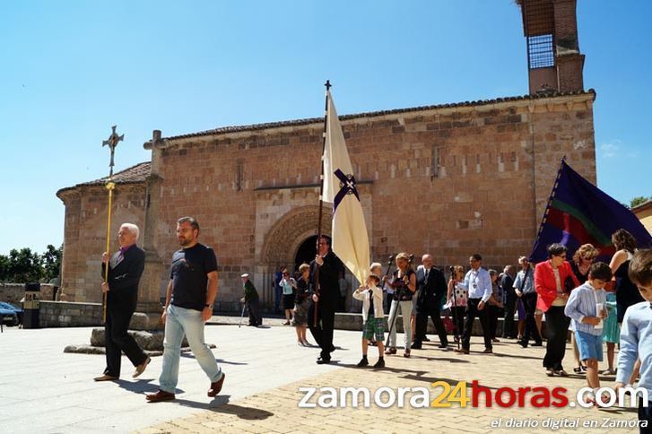  Las Parroquias del Espíritu Santo y San Claudio de Olivares celebran la Procesión del Santísimo Sacramento 