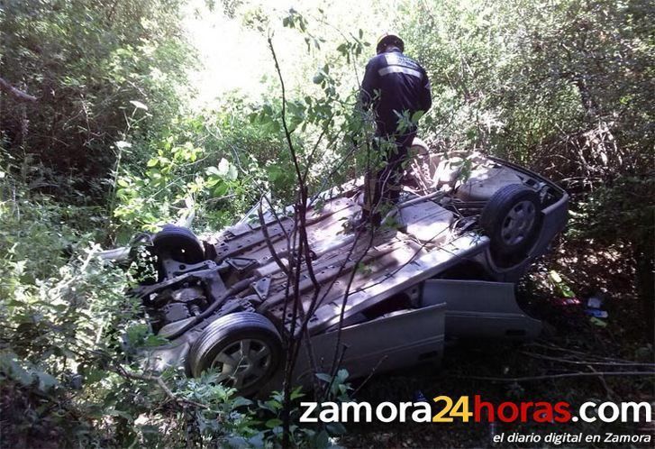  Una mujer herida en un aparatoso accidente en Villarino de Sanabria 