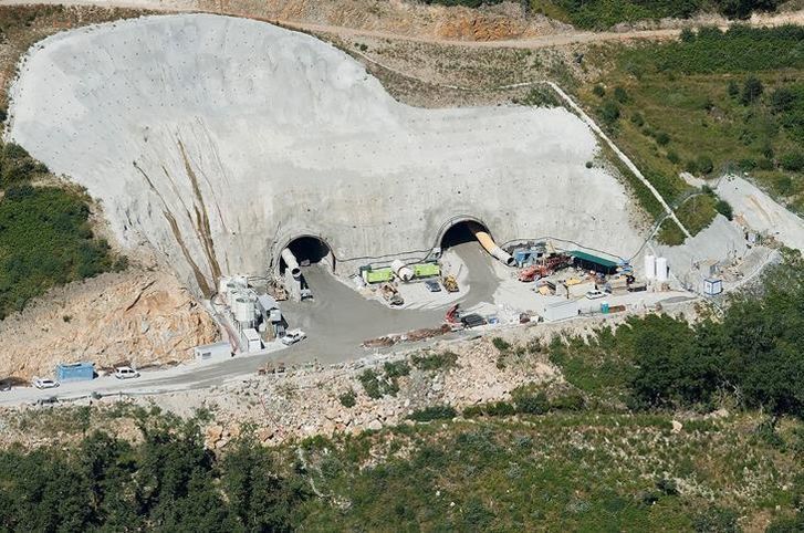  Adif concluye la perforación del Túnel de A Canda entre la galería de ataque intermedio y la boca oeste 