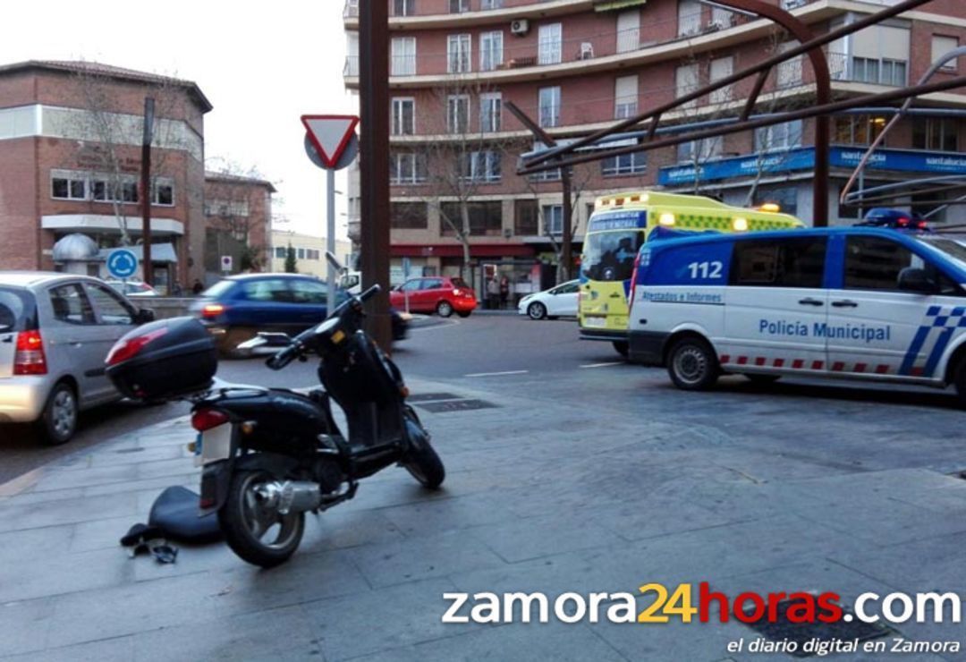  Un motorista herido en la Plaza Alemania tras ser arrollado por un turismo 