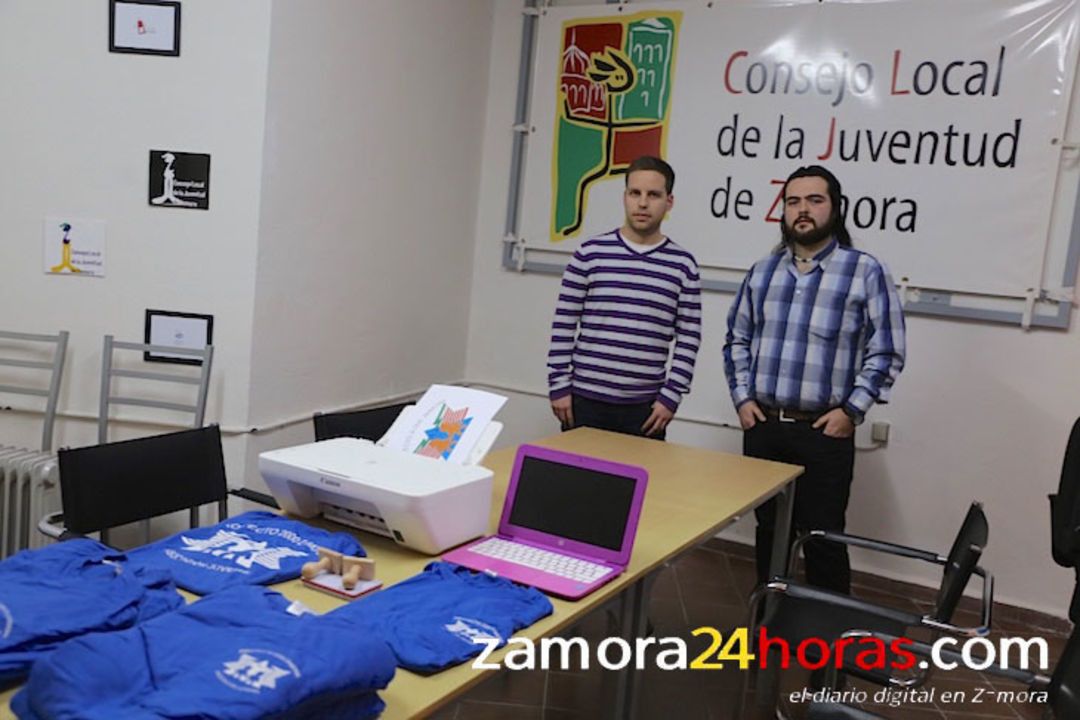  El Consejo Local de la Juventud dona material de oficina a Proyecto 2000 