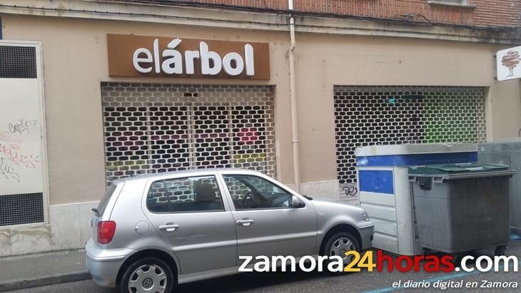  El supermercado 'El Árbol' de la calle San Miguel cerrará de forma "inminente" 